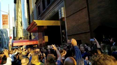 The Show Must Go On: Παραστάσεις στον δρόμο μετά το μπλακ άουτ