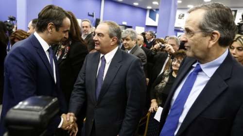 Τετ α τετ Μητσοτάκη με Σαμαρά και Καραμανλή