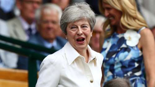 Νέος ξέφρενος χορός της Τερέζα Μέι υπό τους ήχους των Abba (βίντεο)