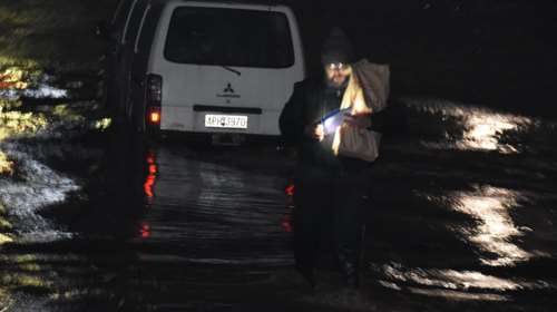 Δέκα εγκλωβισμένοι κατασκηνωτές στην Κάρυστο λόγω πλημμύρας