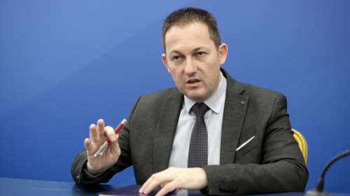 Πέτσας: Σε δύο δόσεις η μείωση του ΕΝΦΙΑ