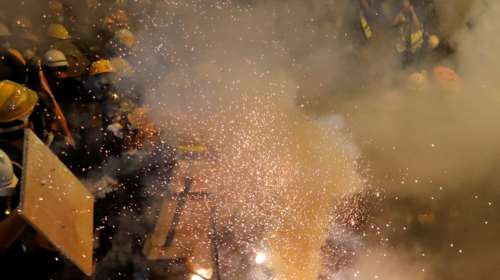 Xάος στο Χονγκ Κονγκ: Αγριες συγκρούσεις στις διαδηλώσεις