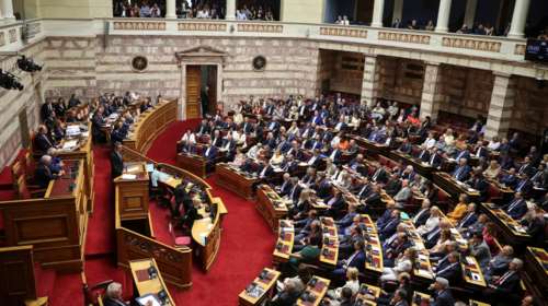 Το βράδυ ομιλίες των αρχηγών και ψήφος εμπιστοσύνης [live]