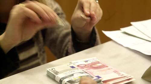 Τα δύο πρώτα φορολογικά νομοσχέδια με μείωση των φόρων