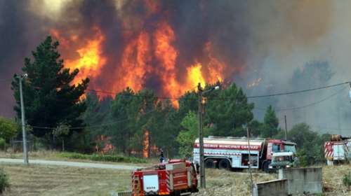 Αναζωπυρώθηκαν οι μεγάλες πυρκαγιές στην Πορτογαλία