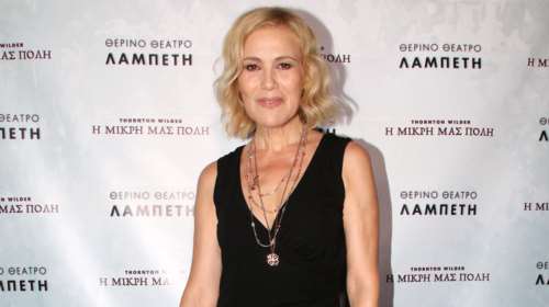 Με μαγιό χωρίς ίχνος ρετούς η Κωνσταντίνα Μιχαήλ στην παραλία