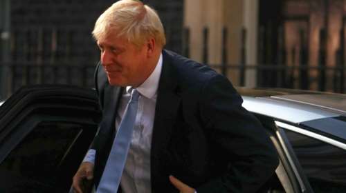 Μπόρις Τζόνσον: &quot;Πρεμιέρα&quot; με παραιτήσεις και νέους υπουργούς