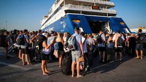 Ξεκίνησε η μεγάλη έξοδος των αδειούχων από τα λιμάνια