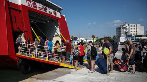 Συνεχίζεται η έξοδος των αδειούχων από τα λιμάνια