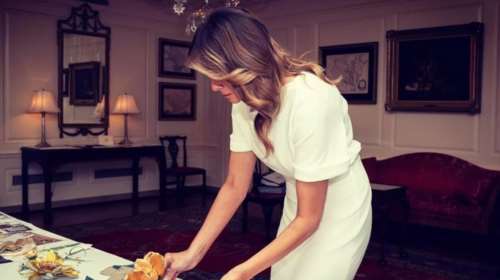 Εδώ ο κόσμος καίγεται και η Μελάνια άρχισε ετοιμασίες για τα Χριστούγεννα