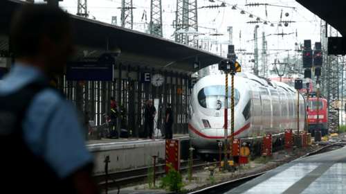 Γερμανία: Άνδρας έσπρωξε 8χρονο μπροστά σε τρένο-Νεκρό το αγόρι