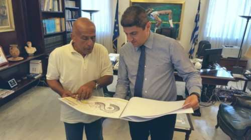 Με φόντο το Ολυμπιακό Μουσείο στο ΟΑΚΑ