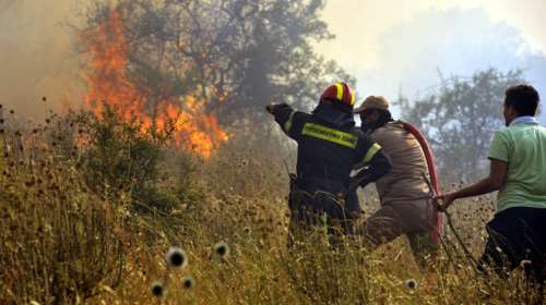 Υπο μερικό έλεγχο οι πυρκαγιές σε Ωρωπό, Κορωπί, Κερατέα