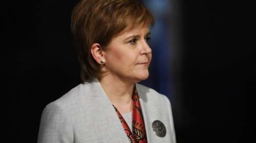 Στέρτζον: Ο Μπόρις Τζόνσον επιδιώκει ένα Brexit χωρίς συμφωνία