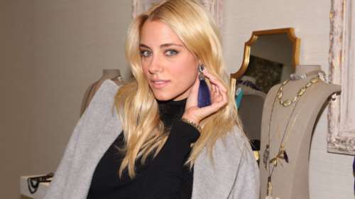 Η Δούκισσα με μαγιό στον 8ο μήνα &amp; δεν καταλαβαίνεις ότι είναι έγκυος!