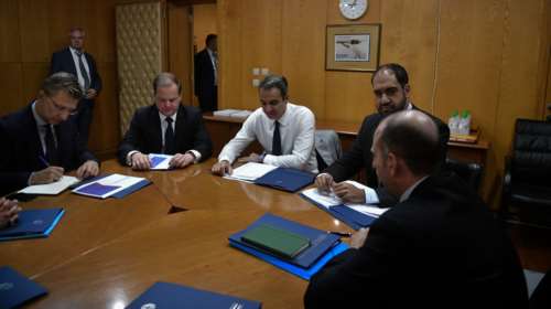 Σύσκεψη Μητσοτάκη - Καραμανλή στο υπουργείο Υποδομών