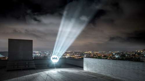 Στον ουρανό της Μασαλίας, το σύμβολο του Μπάτμαν