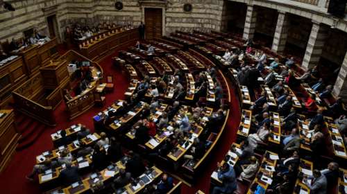 Βουλη: Με τη διαδικασία του επείγοντος «άσυλο» και «επιτελικό κράτος»