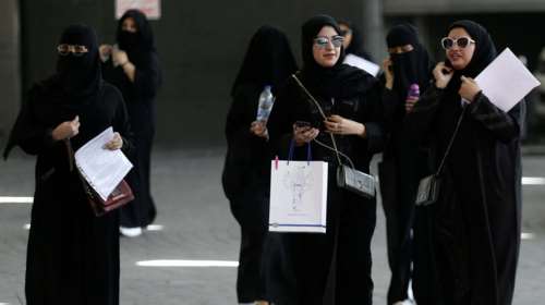 Σ. Αραβία: Οι γυναίκες θα ταξιδεύουν στο εξωτερικό χωρίς το αντρικό «οκ»