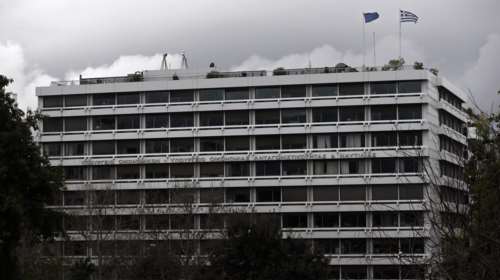 Διαψεύδει το ΥΠΟΙΚ τα περί τηλεδιάσκεψης με τους θεσμούς