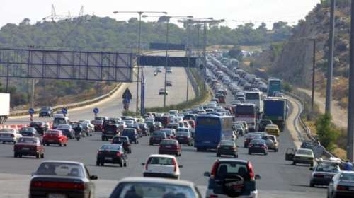 Πρώτο κύμα: Φεύγουν κατά χιλιάδες οι εκδρομείς του Αυγούστου