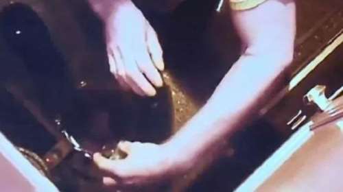 Η κρυφή κάμερα στην κουζίνα απέδειξε ότι ο σύζυγος ...τη δηλητηρίαζε