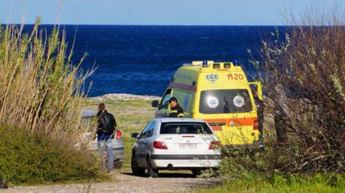 Χίος: Αστυνομικός έπεσε στη θάλασσα και έσωσε 19χρονη που πνιγόταν