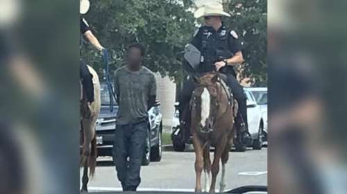 Μνήμες σκοτεινών εποχών στς ΗΠΑ: Τραβούν με σχοινί συλληφθέντα (βίντεο)