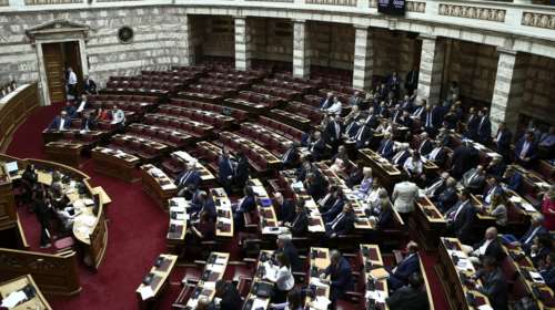 ΝΔ-Ελληνική Λύση υπέρ της κατάργησης ασύλου - Αποχή ΣΥΡΙΖΑ από ψηφοφορία