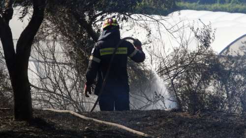 Οριοθετήθηκαν τα μέτωπα σε Μαραθώνα, Ζούμπερι - Σε εξέλιξη στον Ασπρόπυργο