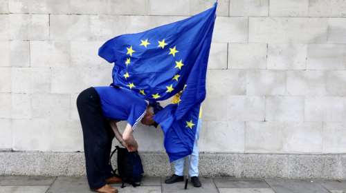 Γιούνκερ σε Λονδίνο: Ένα Brexit χωρίς συμφωνία θα πονέσει εσάς περισσότερο