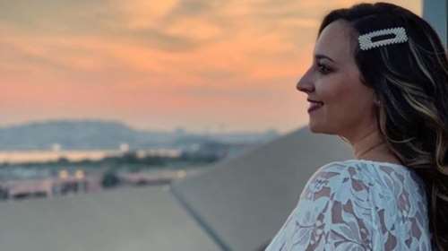 Η εγκυμονούσα Κλέλια Πανταζή κάνει μακροβούτια στον έκτο μήνα [Φωτο]