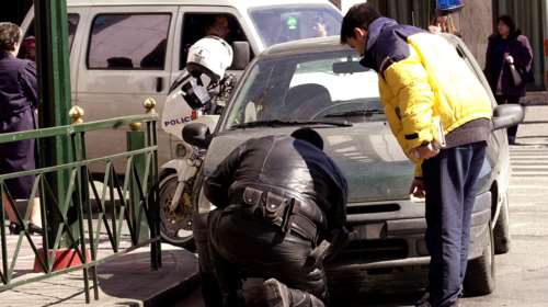 Επιστροφή πινακίδων κυκλοφορίας από τον Δήμο Αθηναίων