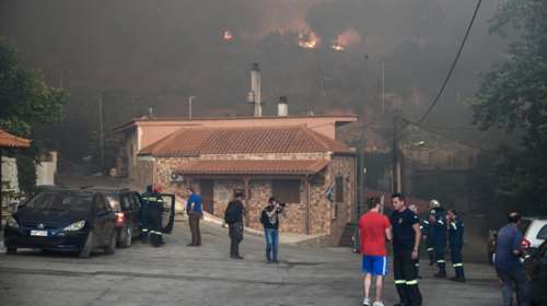 Εκκενώνεται και τρίτο χωριό στην Εύβοια