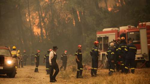Εκτός ελέγχου η φωτιά στην Εύβοια-Εκκενώθηκαν χωριά, κάηκαν σπίτια