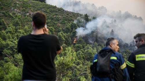 Φωτιά στα Καλάβρυτα, αντιμετωπίστηκε στη Νέα Μανωλάδα