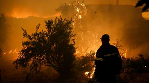 Φωτιά Εύβοια: Αντιπυρικές ζώνες για να περιοριστούν τα μέτωπα