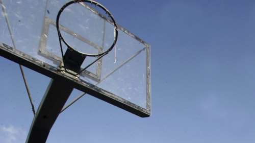 Τραυματισμός 12χρονου στην Κρήτη-Κάρφωσε σε μπασκέτα