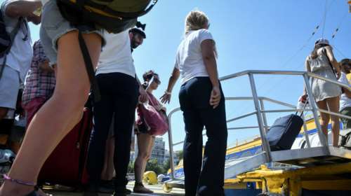 Αδειάζει η Αθήνα για Δεκαπενταύγουστο - Αυξημένη κίνηση στα λιμάνια