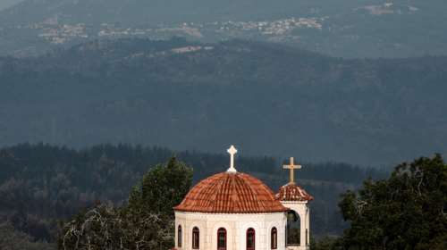 Πλατανιά Εύβοιας: Η Παναγιά «κοιμήθηκε» στις στάχτες [Εικόνες]
