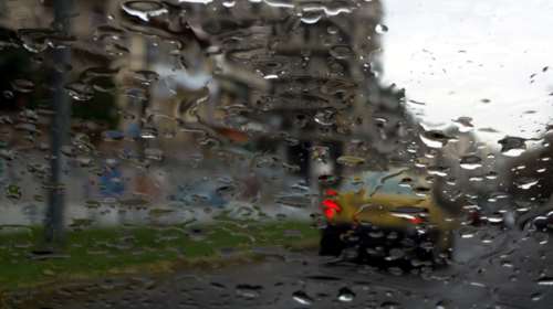 Βόλος: Καταρρακτώδεις βροχές και προβλήματα σε ηλεκτροδότηση