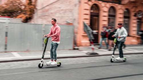 Ηλεκτρικά πατίνια... τέλος από το Μιλάνο