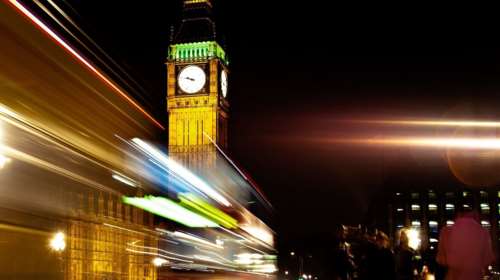 Στην κόψη του ξυραφιού το Brexit με προειδοποιήσεις εκατέρωθεν