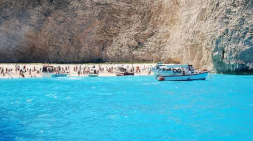 ΑΑΔΕ: Κατασχέθηκαν 550 αμπούλες γέλιου σε τουριστικό πλοίο της Ζακύνθου