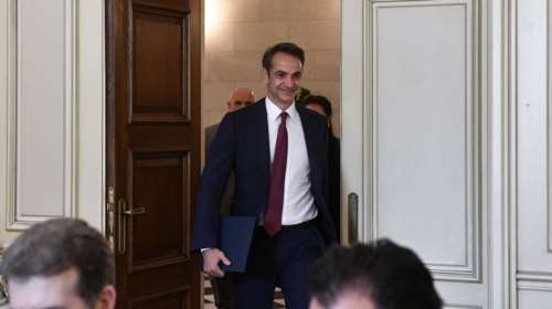 Tο βάρος στην εσωτερική πολιτική μετά την επίσκεψη στο Παρίσι