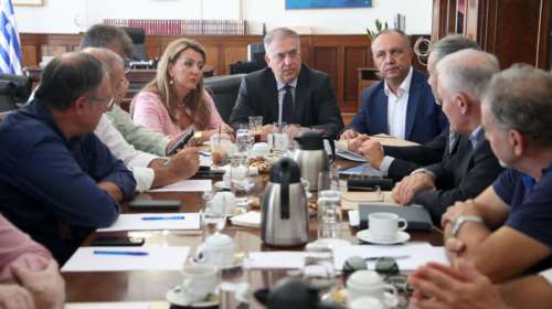 Την καθιέρωση της επιστολικής ψήφου εξετάζει το ΥΠΕΣ