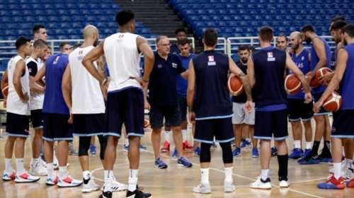 Κίνα: Η άφιξη της εθνικής στη Ναντζίνγκ (video)