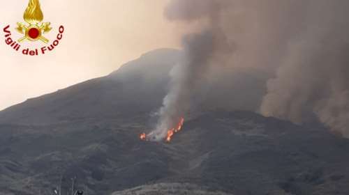 Τουρίστας καταγράφει τη νέα έκρηξη του ηφαιστείου Στρόμπολι