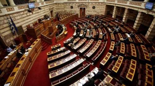Αντιπαράθεση για το κατεπείγον με τα διπλώματα οδήγησης