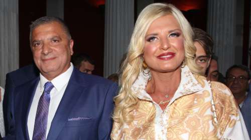 Ο Πατούλης με την «ηρωίδα μητέρα» του, τον γιο του και τη σύζυγό του